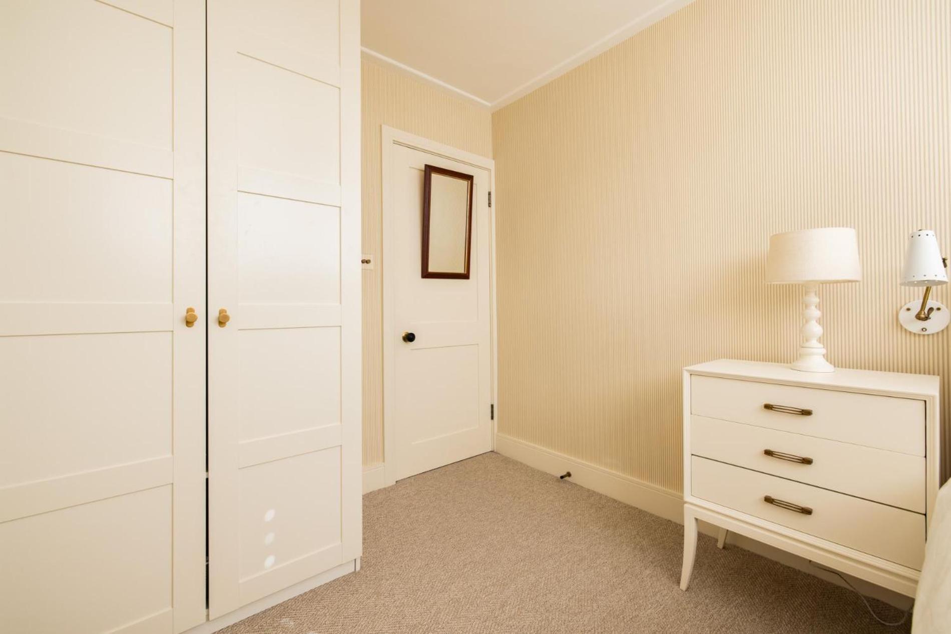 Apartment Battersea Set - 3 Bedroom With Garden London