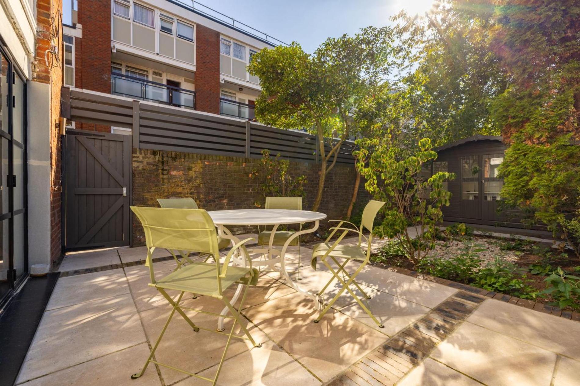 Battersea Set - 3 Bedroom With Garden *