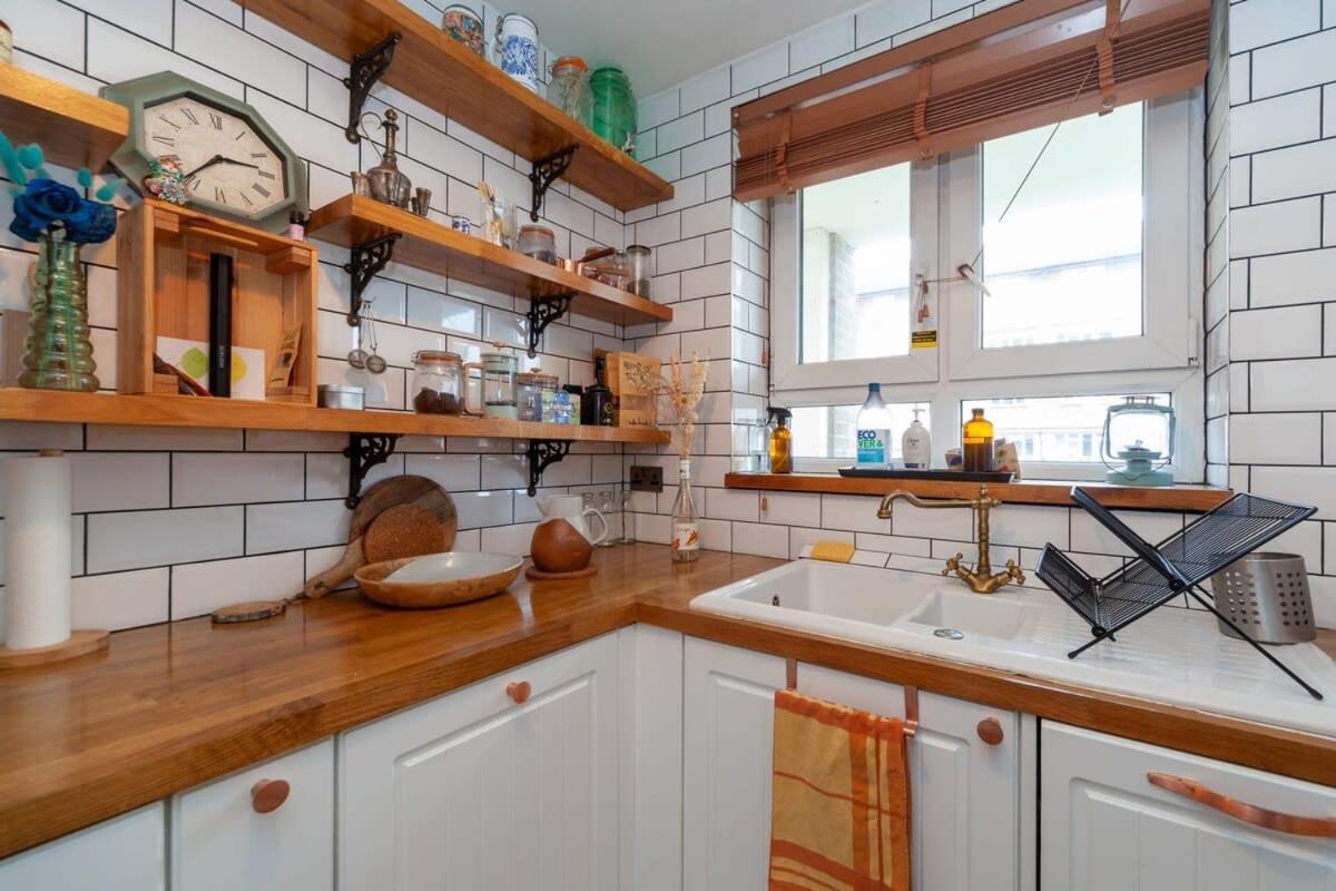 Stylish 1 Bedroom In Hackney Apartment