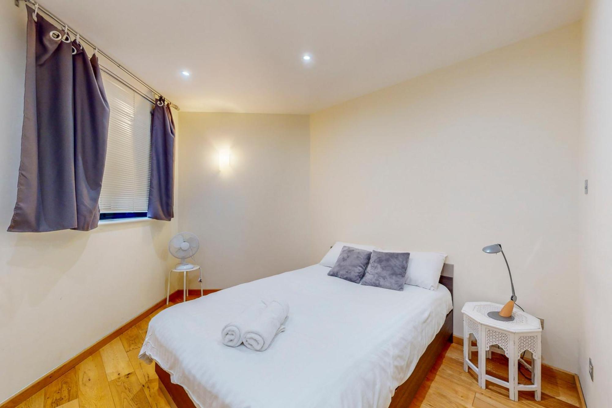 Beautiful 2bed With Lift In Kensington Apartment