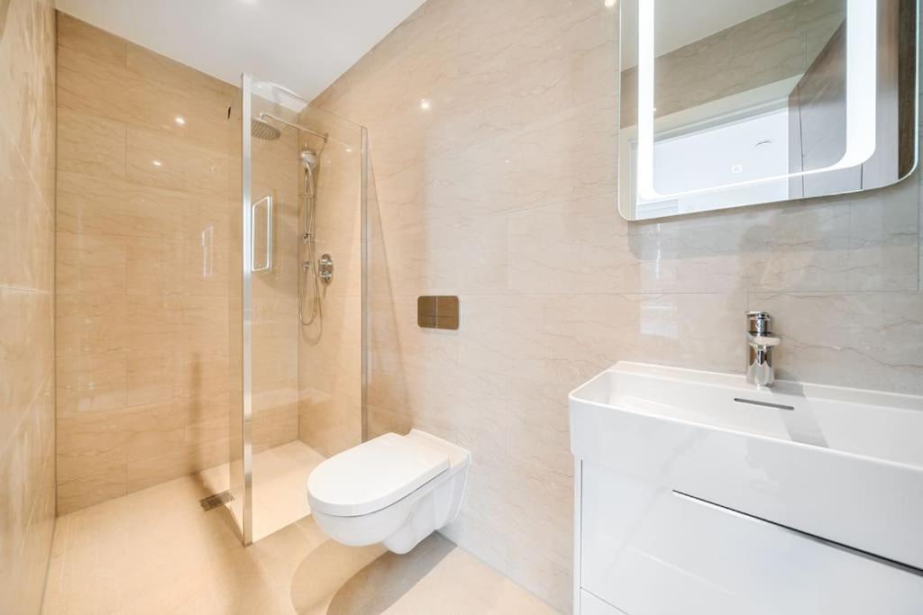 Amazing 3 Bedroom Flat In The Heart Of Wimbledon * London