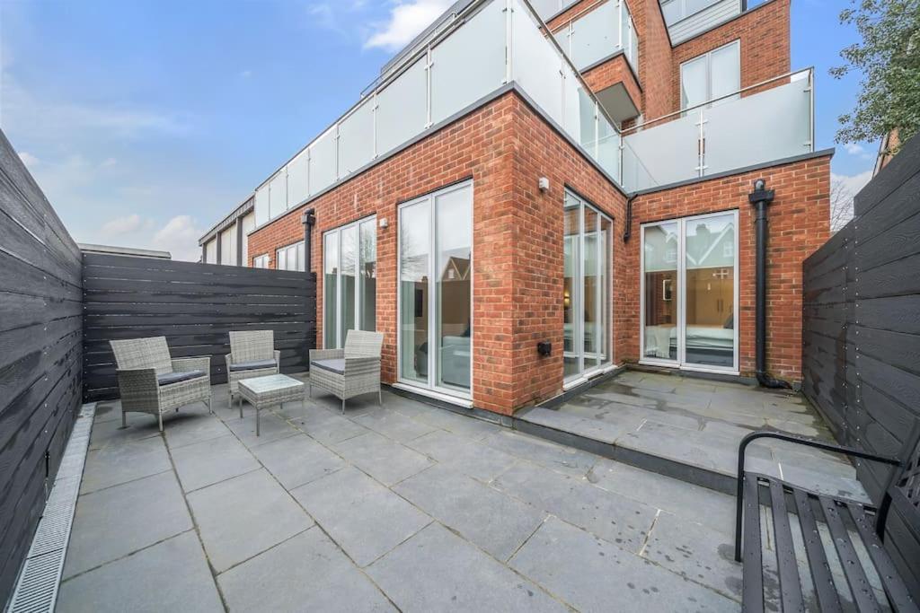 Amazing 3 Bedroom Flat In The Heart Of Wimbledon Apartment *