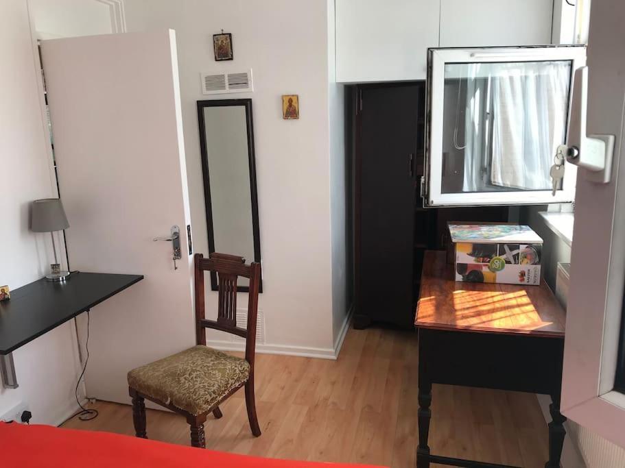 Bright & Spacious In Battersea, Apartment London