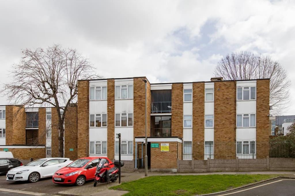 Bright & Spacious In Battersea,