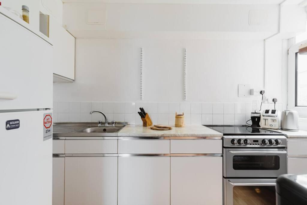 Bright & Spacious In Battersea, * London