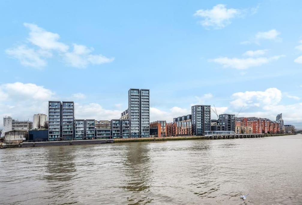 2 Bed Riverside Apartment London