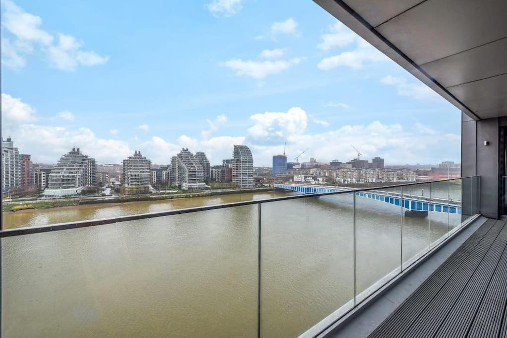 2 Bed Riverside Apartment *