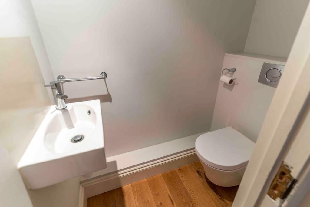 Villa Spacious And Cosy 3brs 5f House In Heart Of