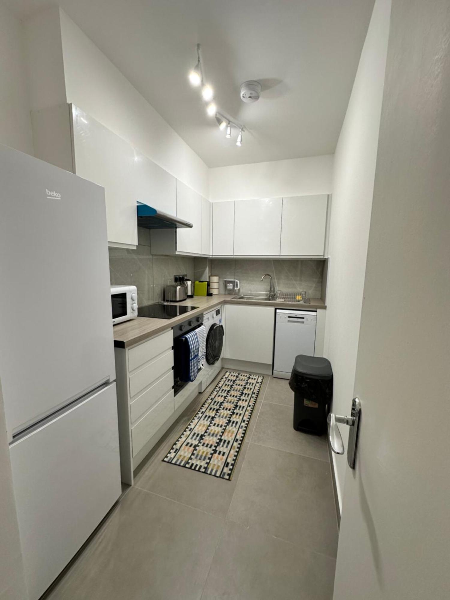 Apartment 2 Bedroom Apartment, Edgware Road
