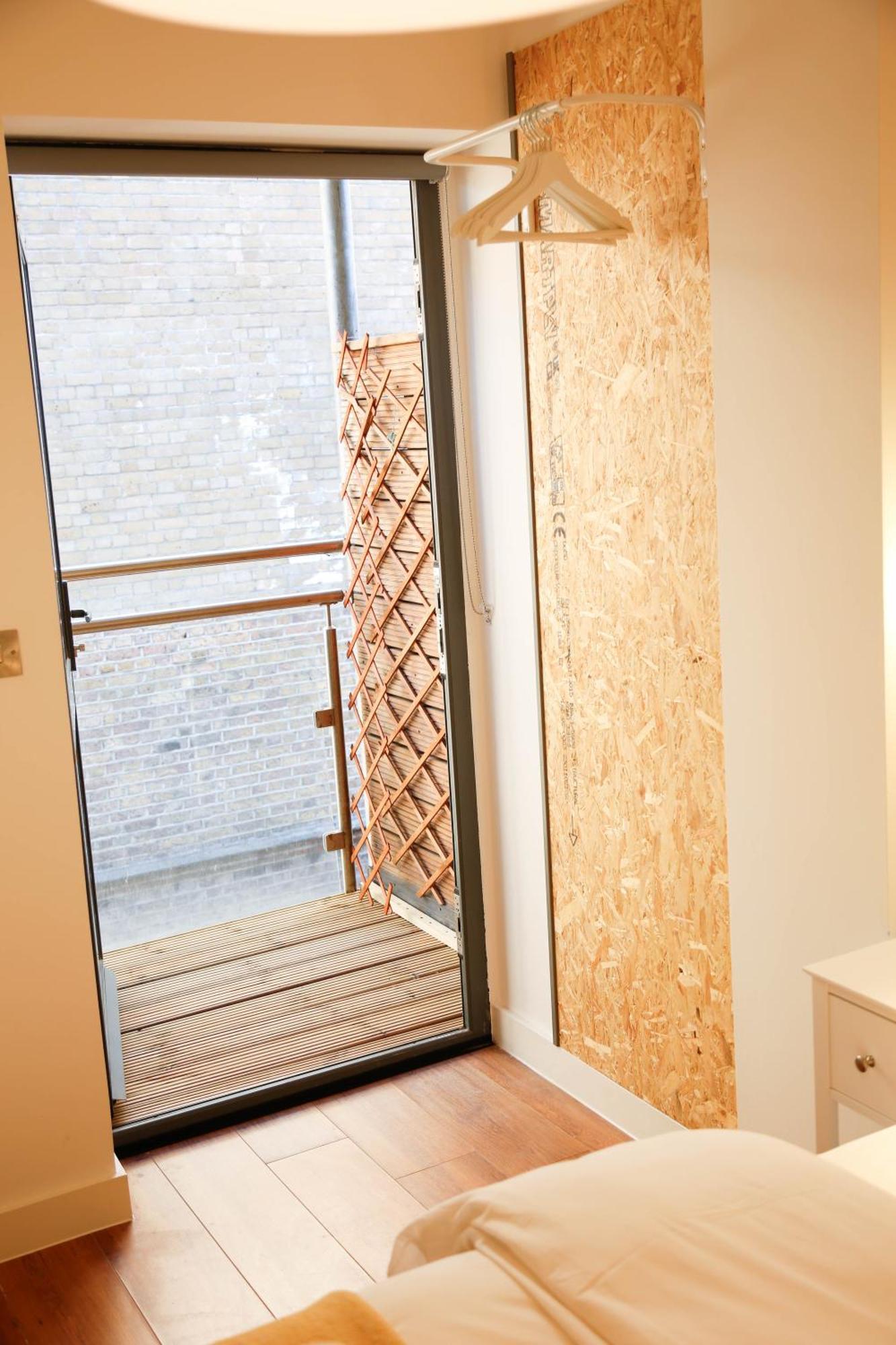 New Luxury In The Heart Of Next To Shops, Cafes, Bars & Metro With Shared Bathrooms Privat overnatting *