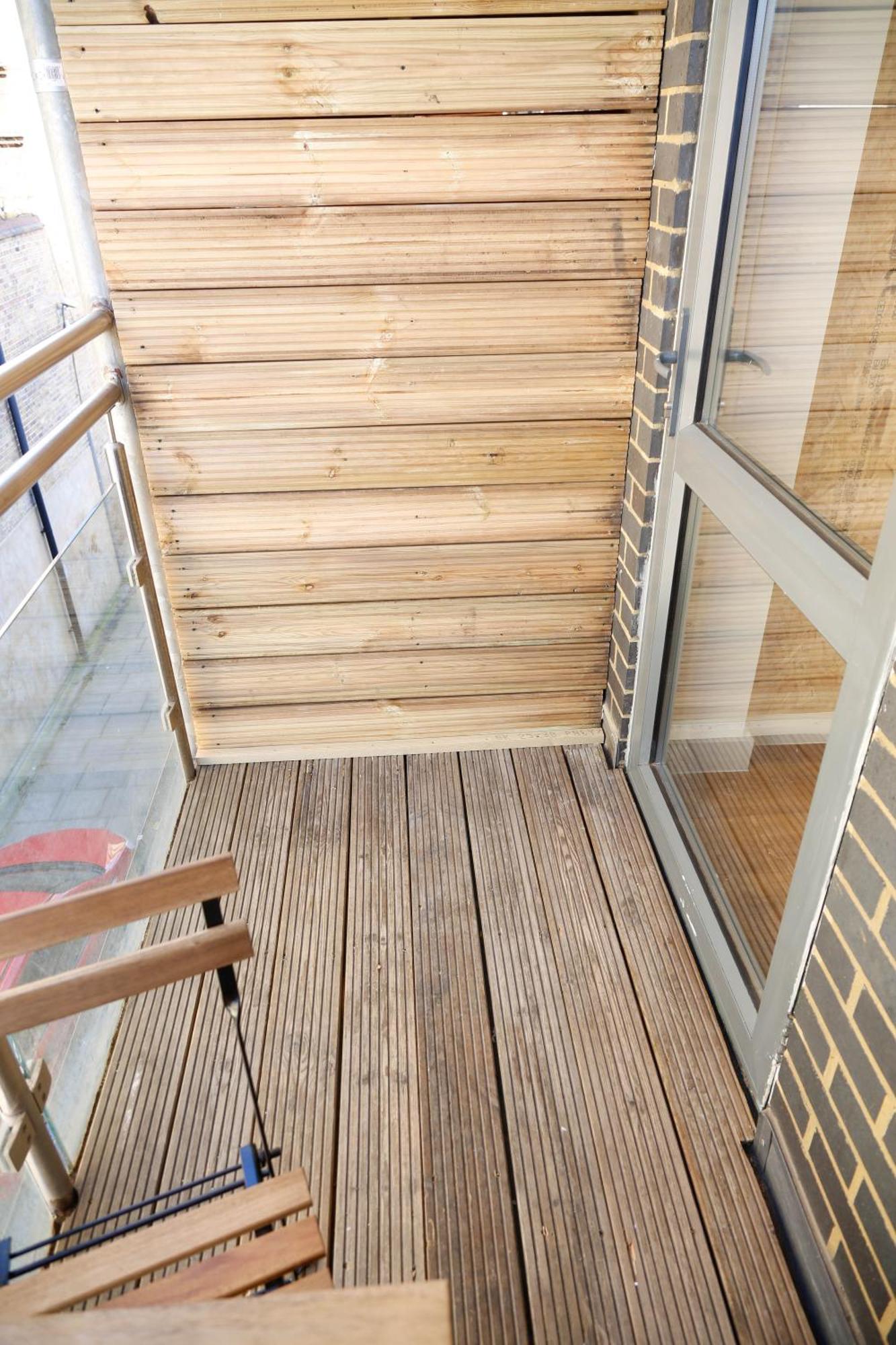 Privat overnatting New Luxury In The Heart Of Next To Shops, Cafes, Bars & Metro With Shared Bathrooms *