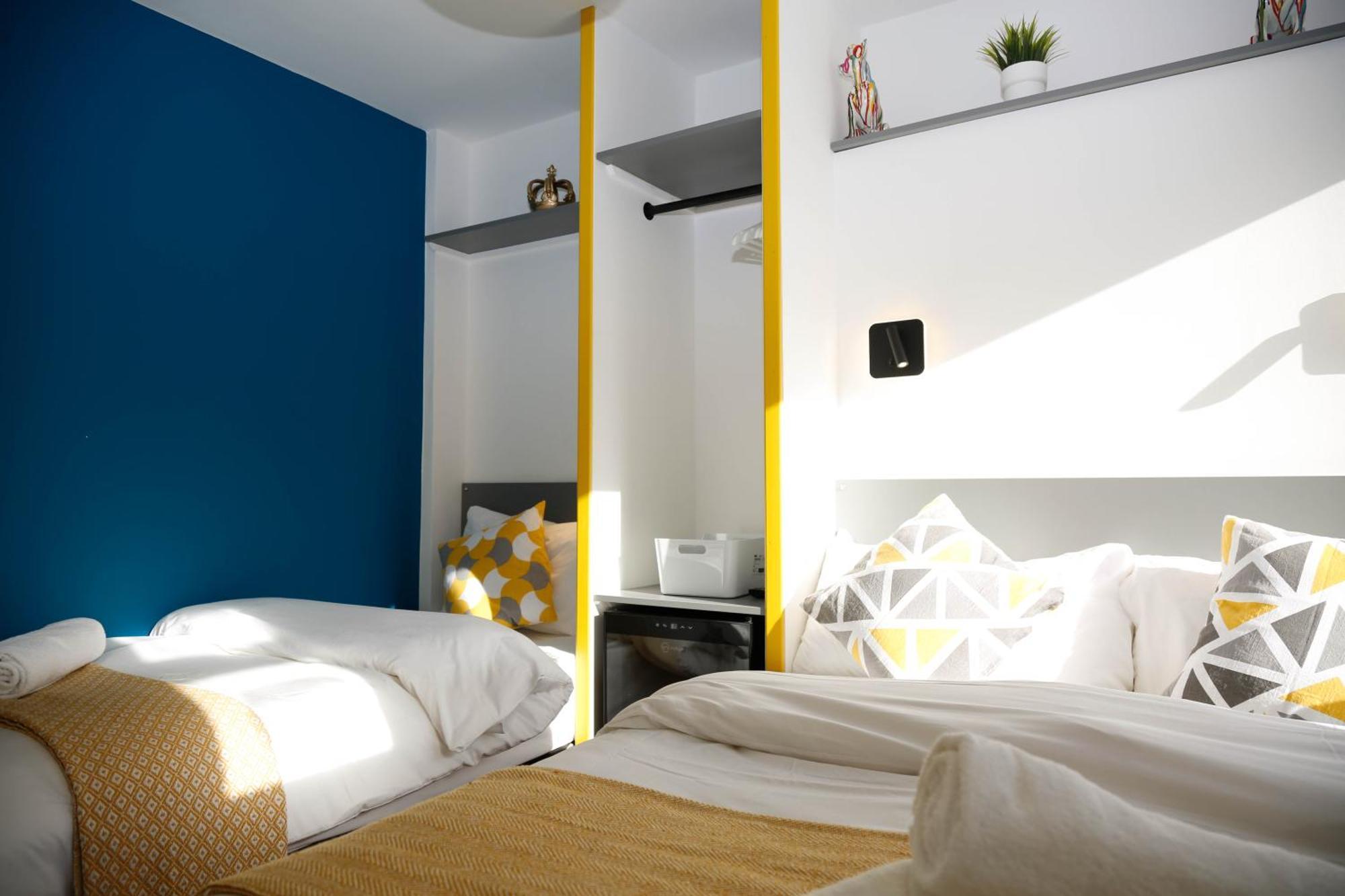 New Luxury In The Heart Of Next To Shops, Cafes, Bars & Metro With Shared Bathrooms