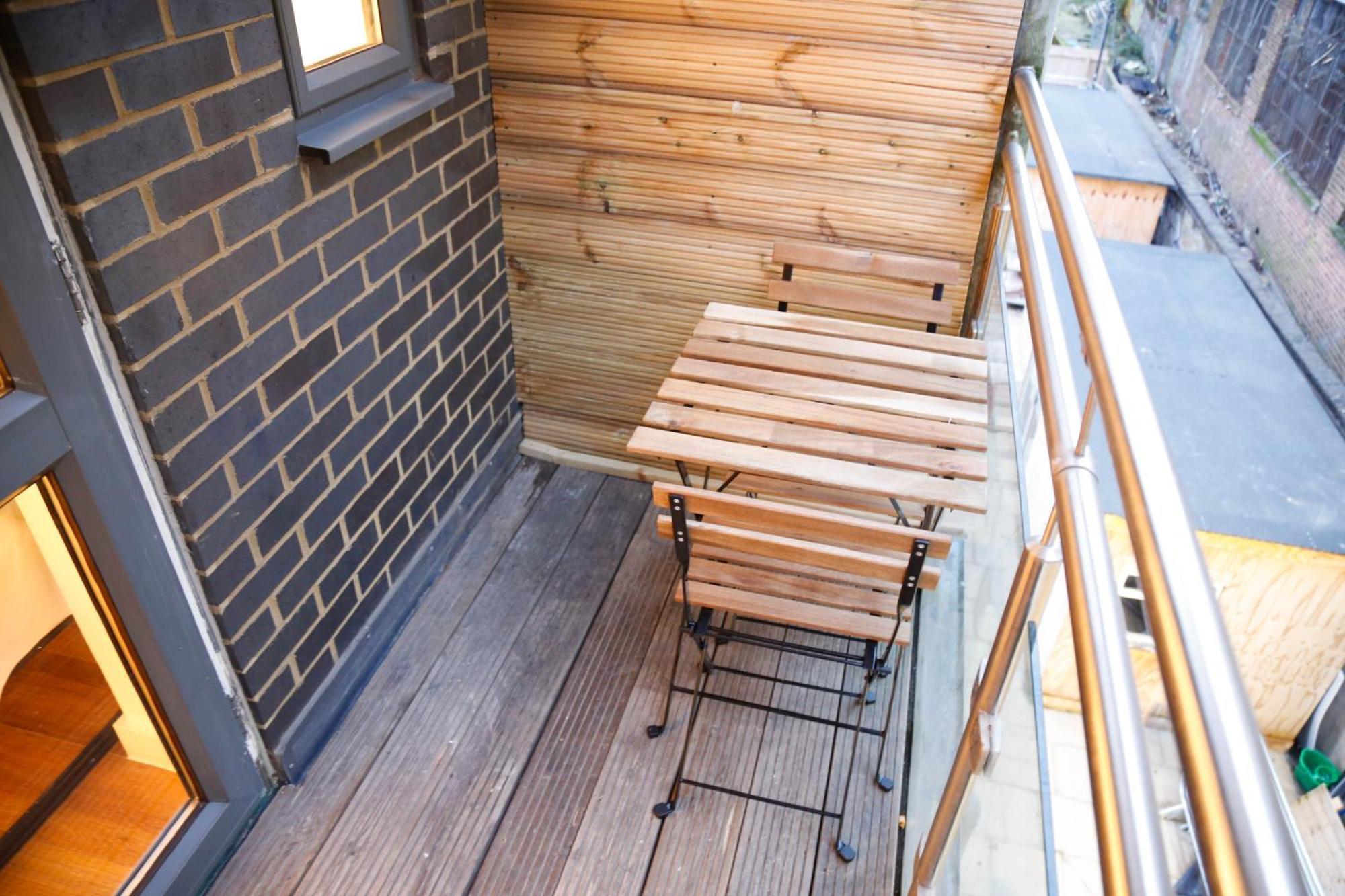New Luxury In The Heart Of Next To Shops, Cafes, Bars & Metro With Shared Bathrooms Privat overnatting *