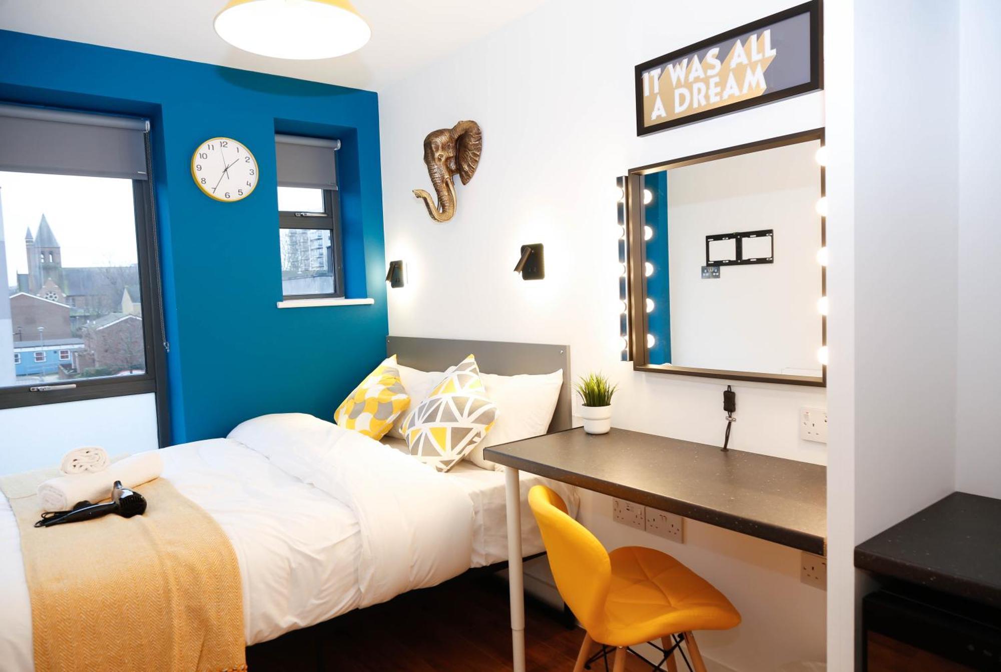 Privat overnatting New Luxury In The Heart Of Next To Shops, Cafes, Bars & Metro With Shared Bathrooms
