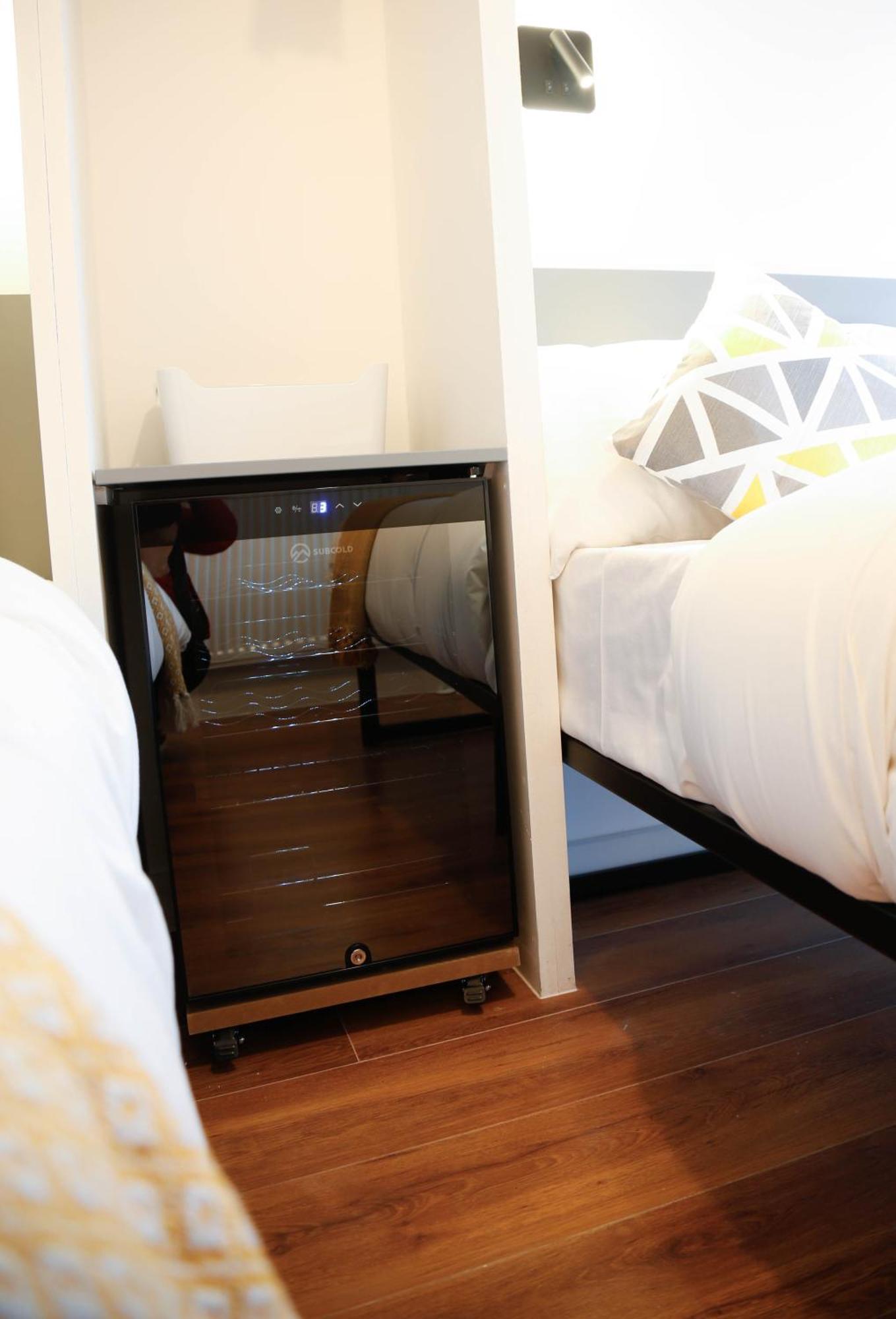 Privat overnatting New Luxury In The Heart Of Next To Shops, Cafes, Bars & Metro With Shared Bathrooms