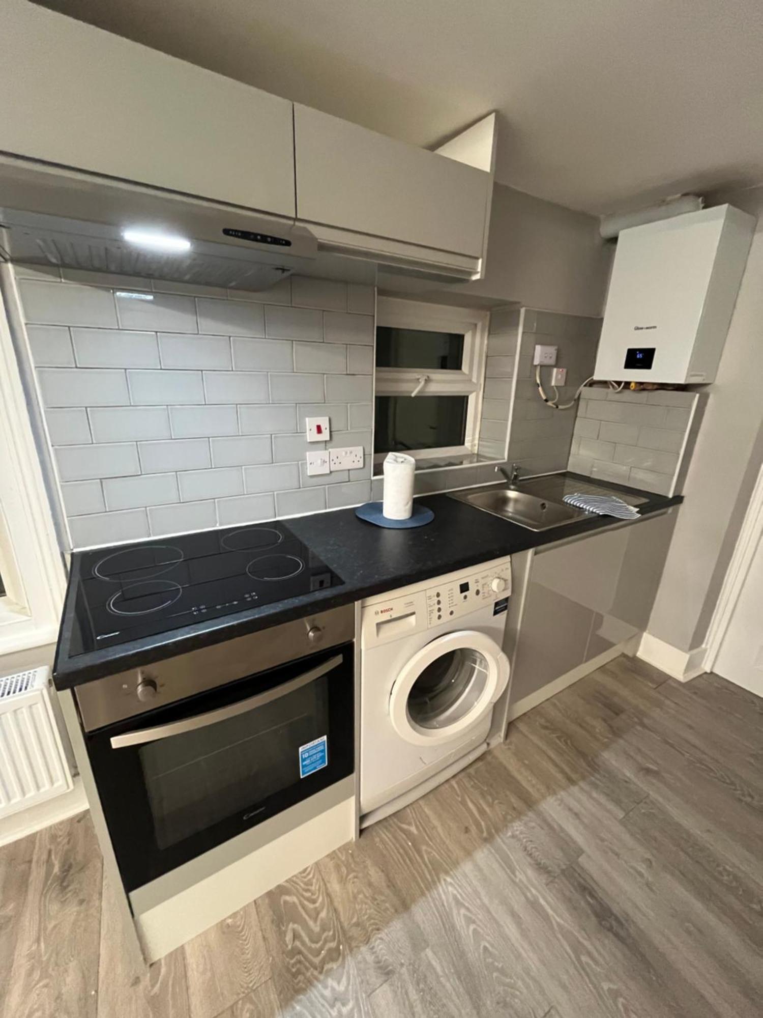 Cozy Two Bed In Brixton Next To Station Apartment London