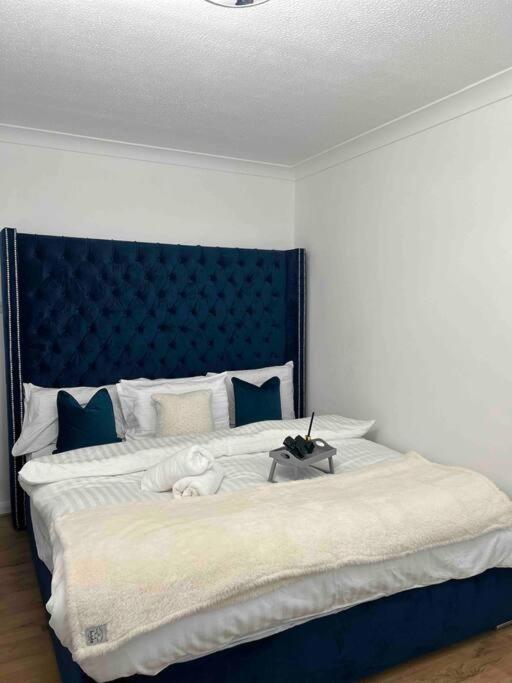 Luxury Superkingsize Bed In Pensión *