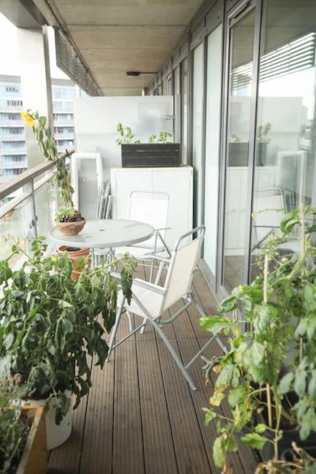 Apartment Big 2 Bedroom Flat Overlooking Canal & Park