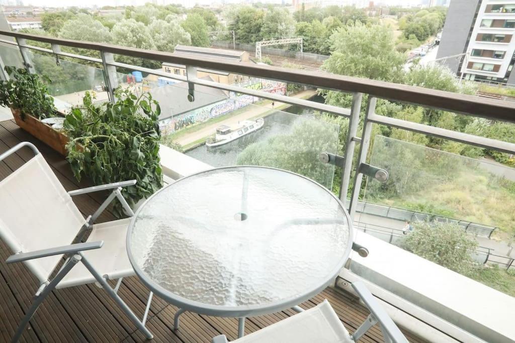 Apartment Big 2 Bedroom Flat Overlooking Canal & Park