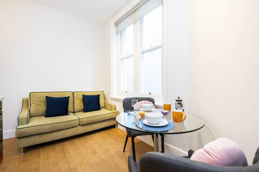 Stylish In Leicester Square Apartment *