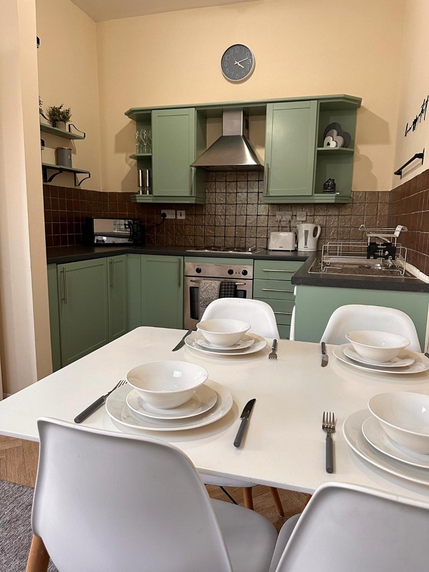 With Balcony - On High Street - Sleeps 6 London