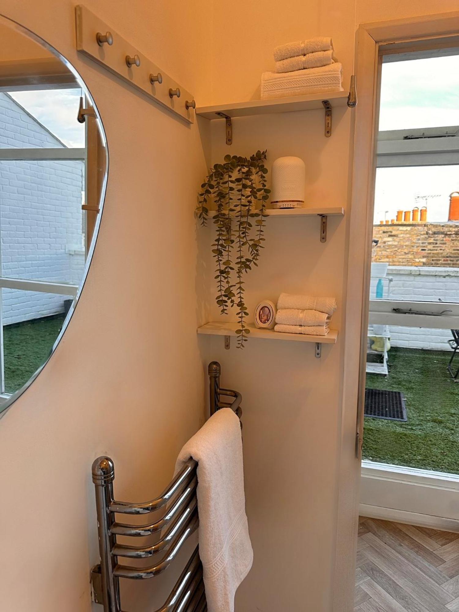 With Balcony - On High Street - Sleeps 6