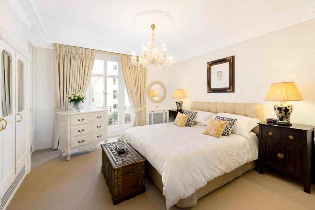 Royal Victorian Regency Palace * London