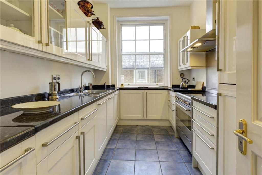 Royal Regency - Sleeps 8 Apartment *