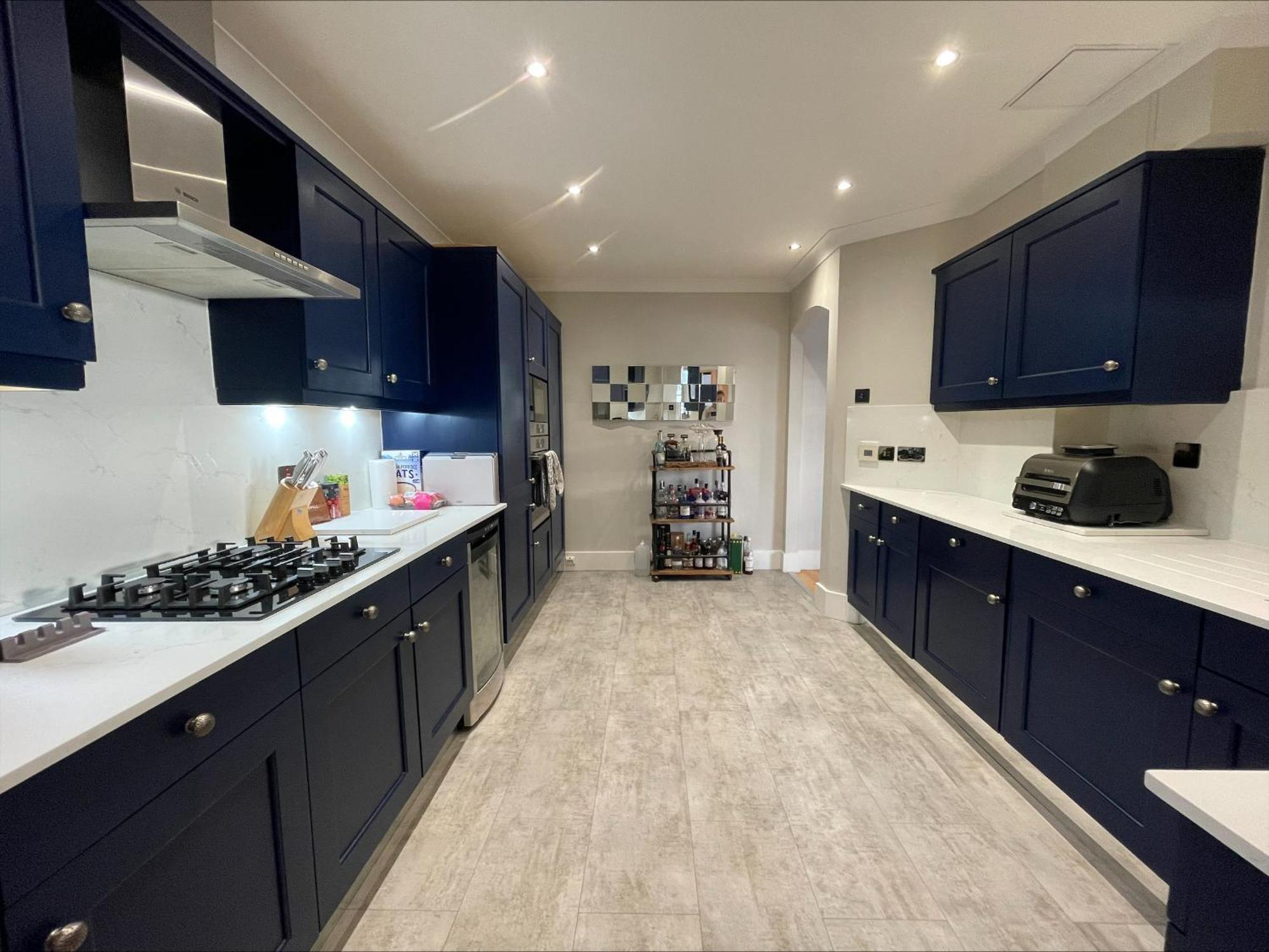 Superb Riverside Flat With Balcony In Limehouse *