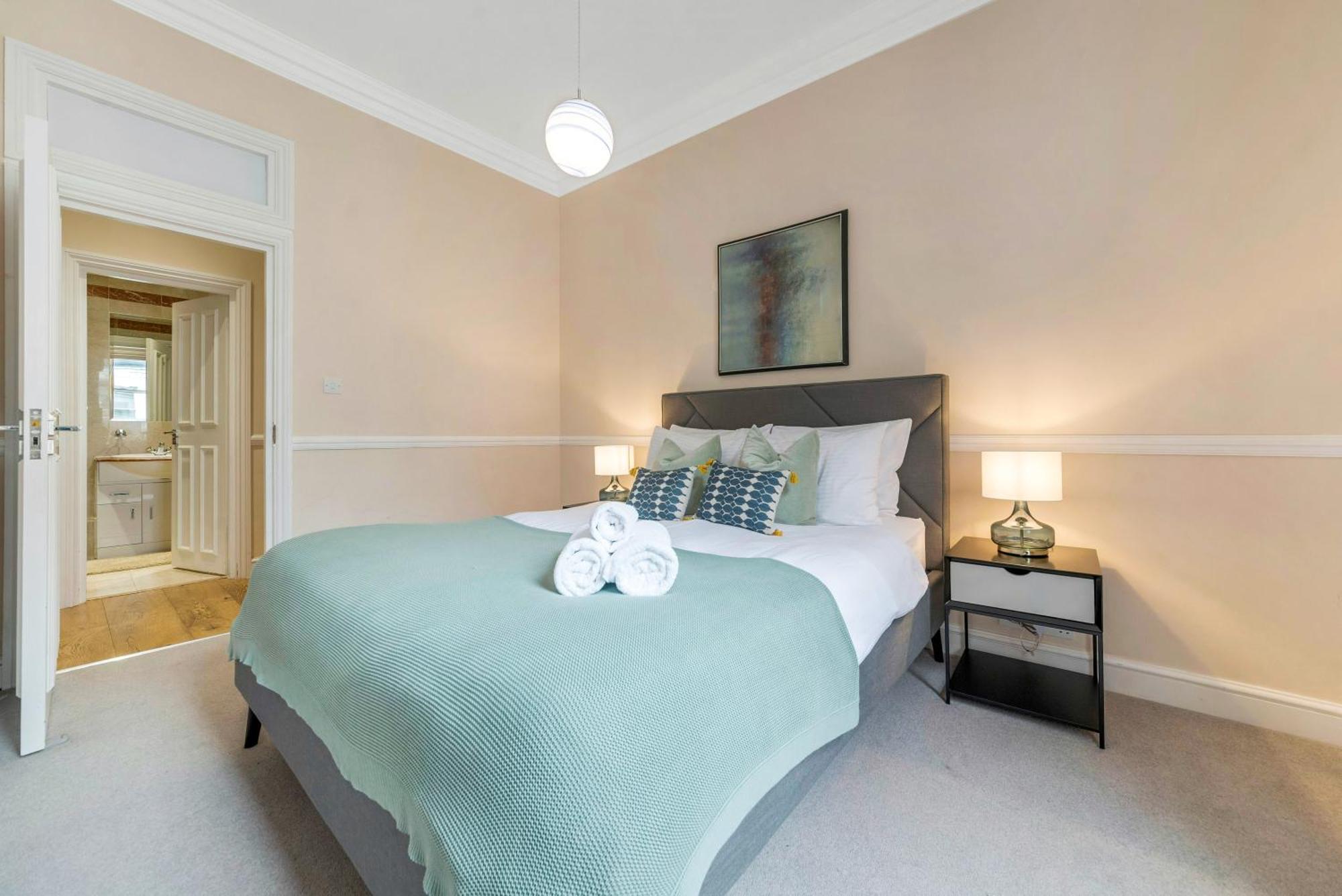 Leilighet Spectacular 3 Bed In Berkeley Sq Mayfair London