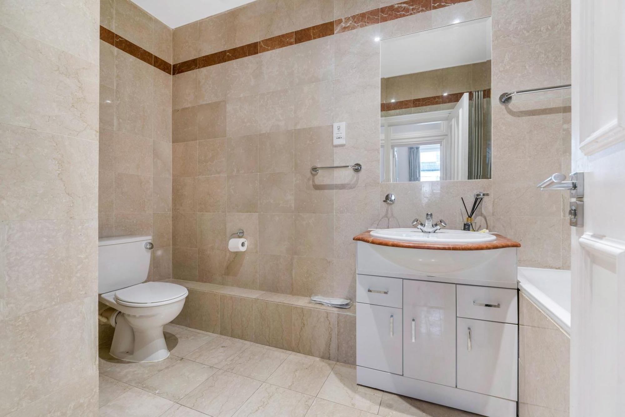 Spectacular 3 Bed In Berkeley Sq Mayfair Leilighet London