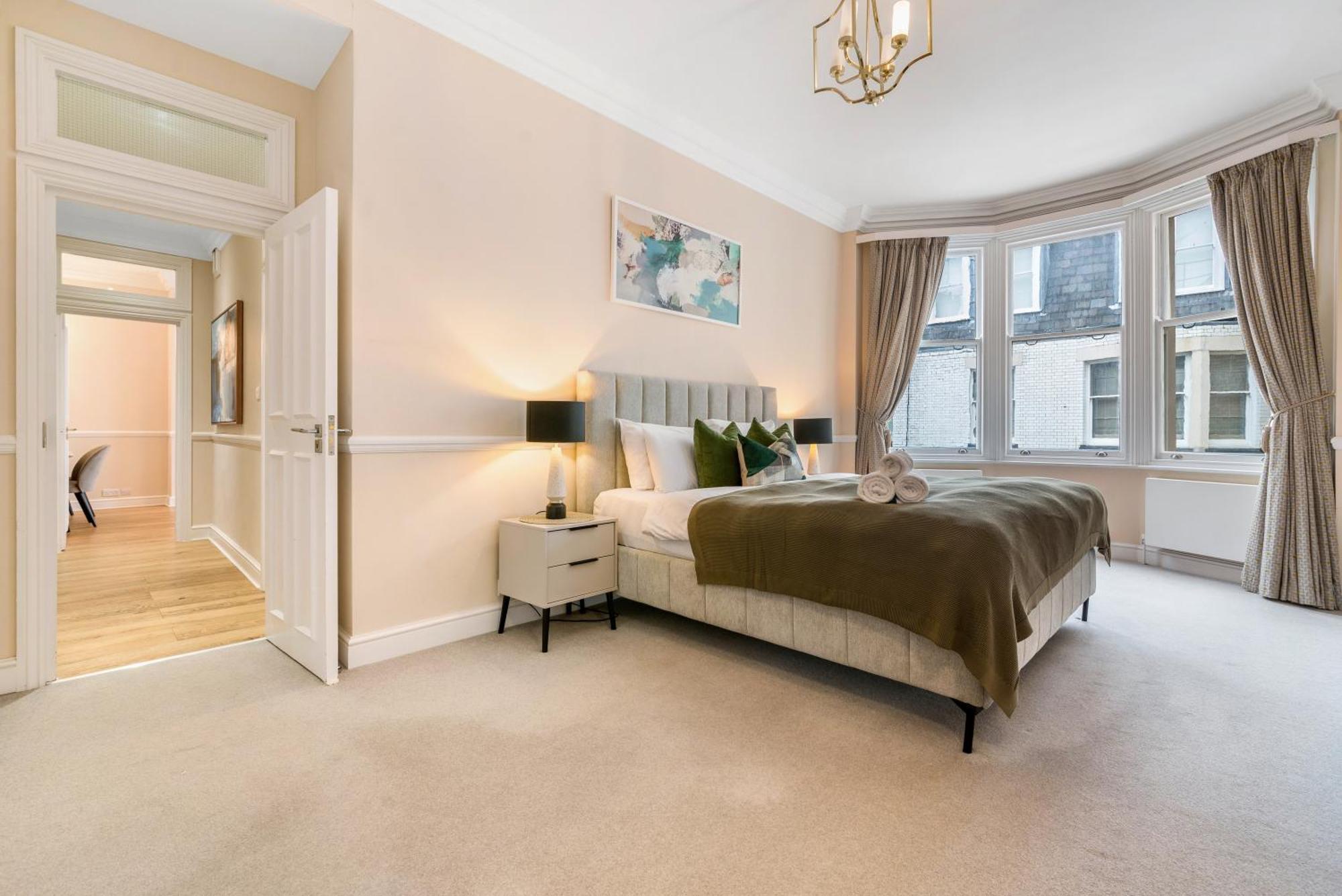 Leilighet Spectacular 3 Bed In Berkeley Sq Mayfair *