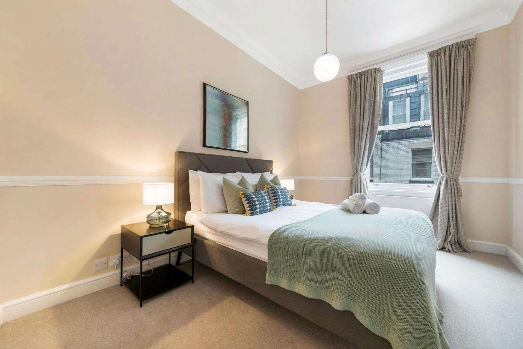 Spectacular 3 Bed In Berkeley Sq Mayfair Leilighet *