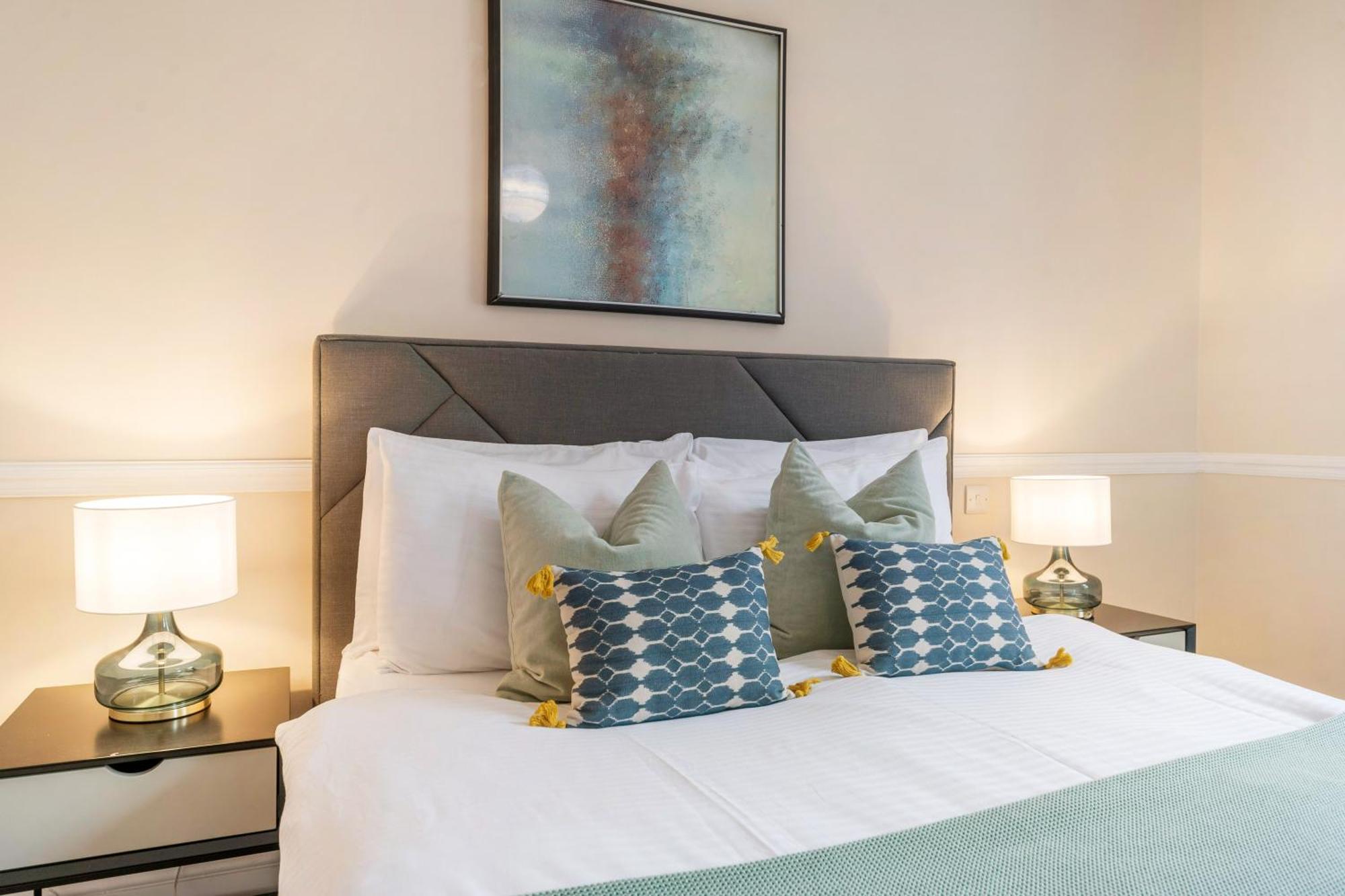 Spectacular 3 Bed In Berkeley Sq Mayfair * London