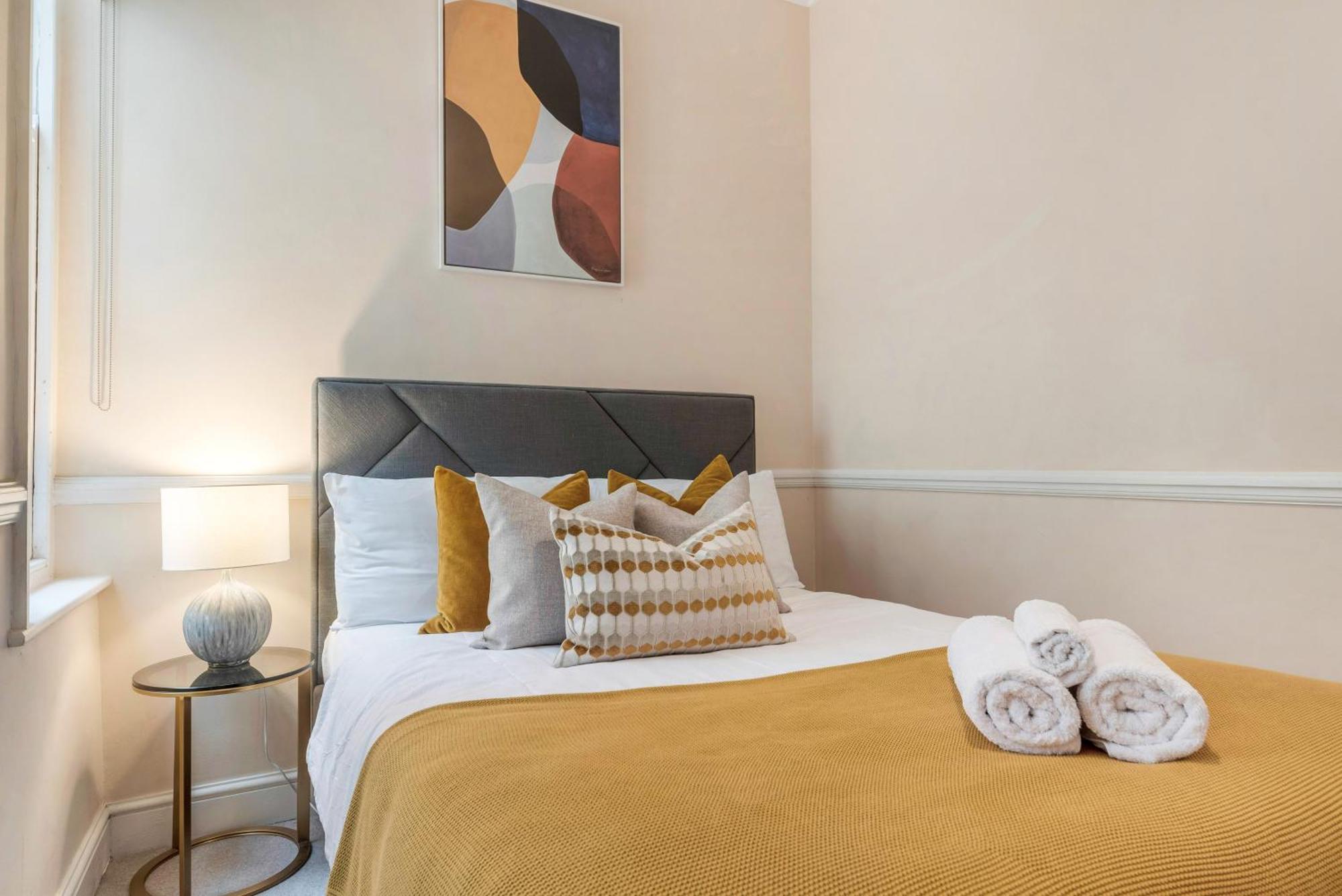 Spectacular 3 Bed In Berkeley Sq Mayfair Leilighet London