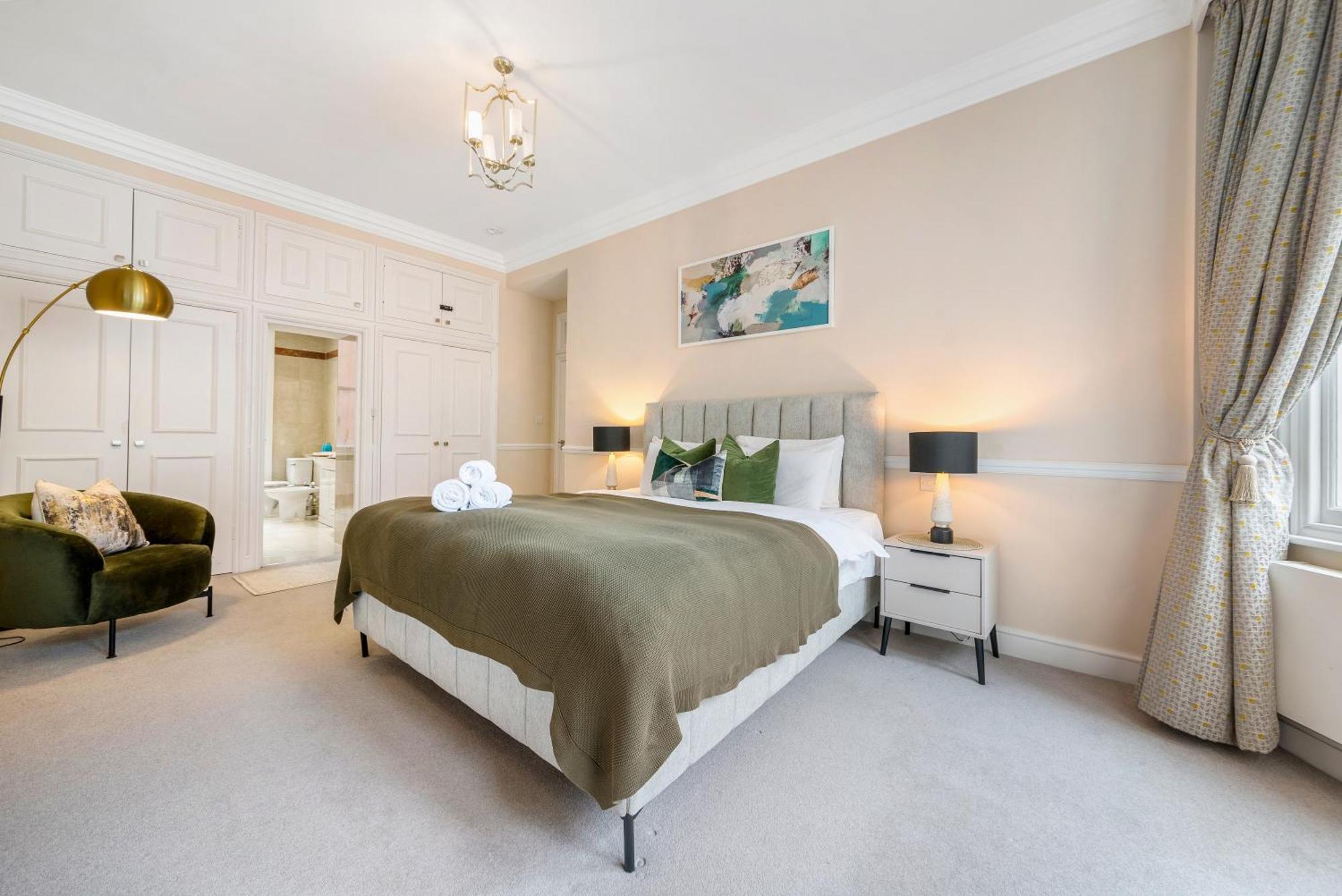 Spectacular 3 Bed In Berkeley Sq Mayfair Leilighet