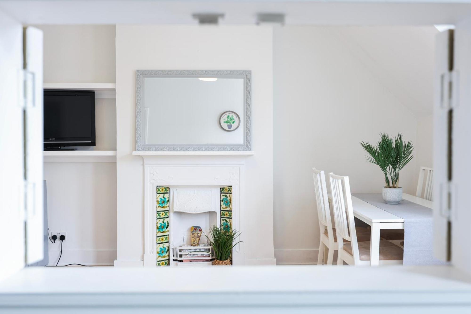 Stylish In Putney Apartment London