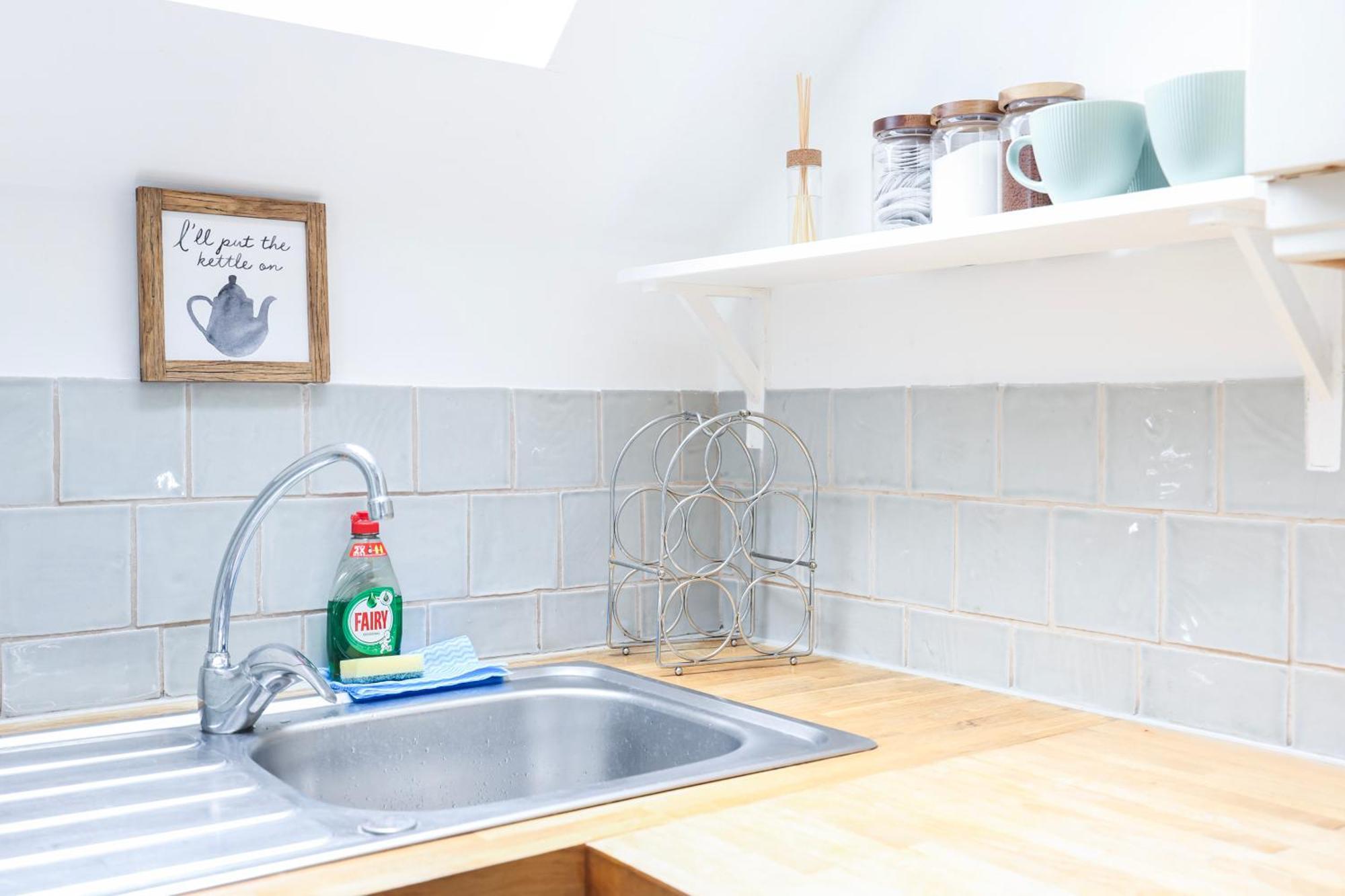 Stylish In Putney Apartment *