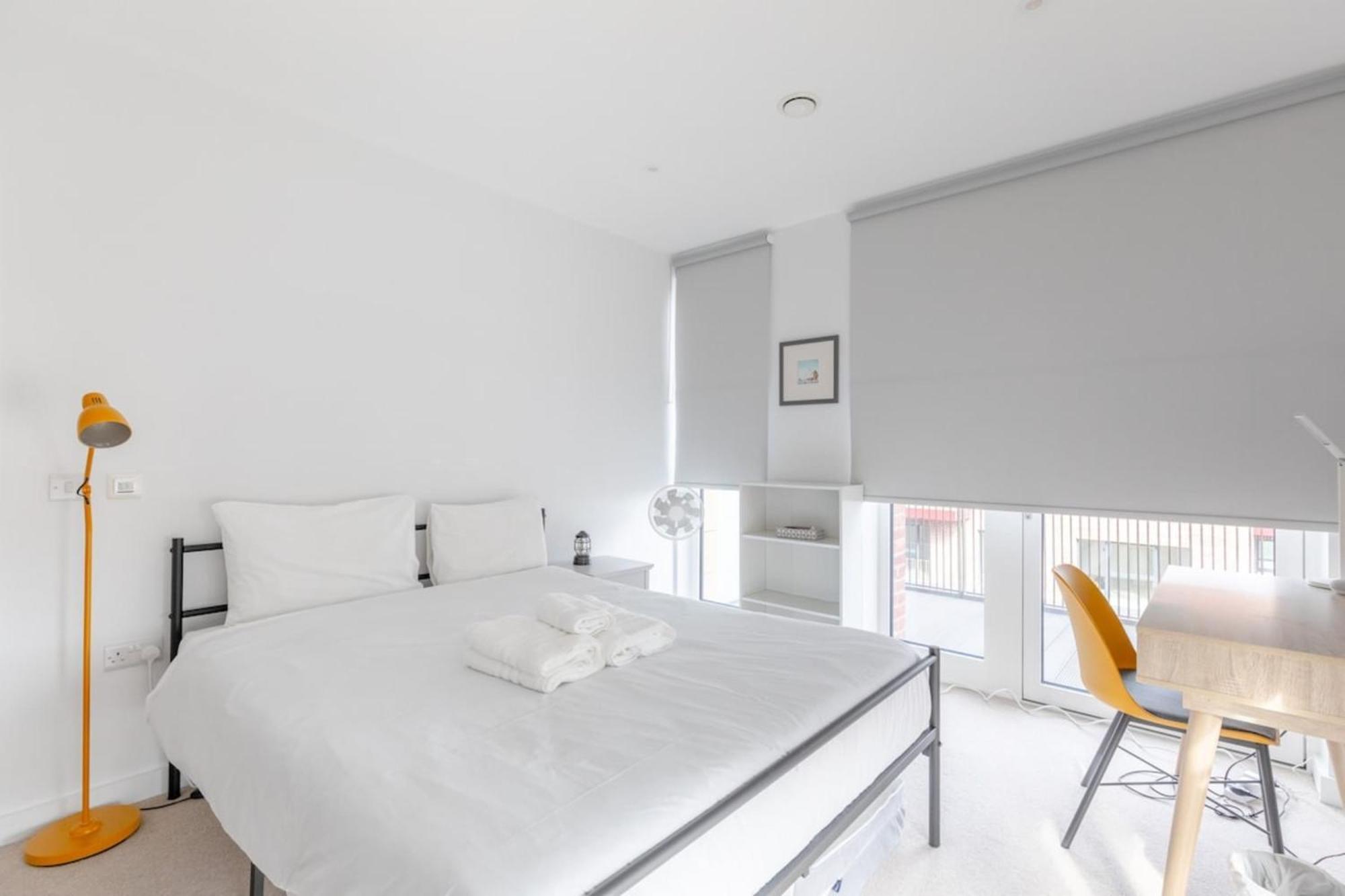 Stylish 2bd Oasis Wbalcony South East London! Apartment London