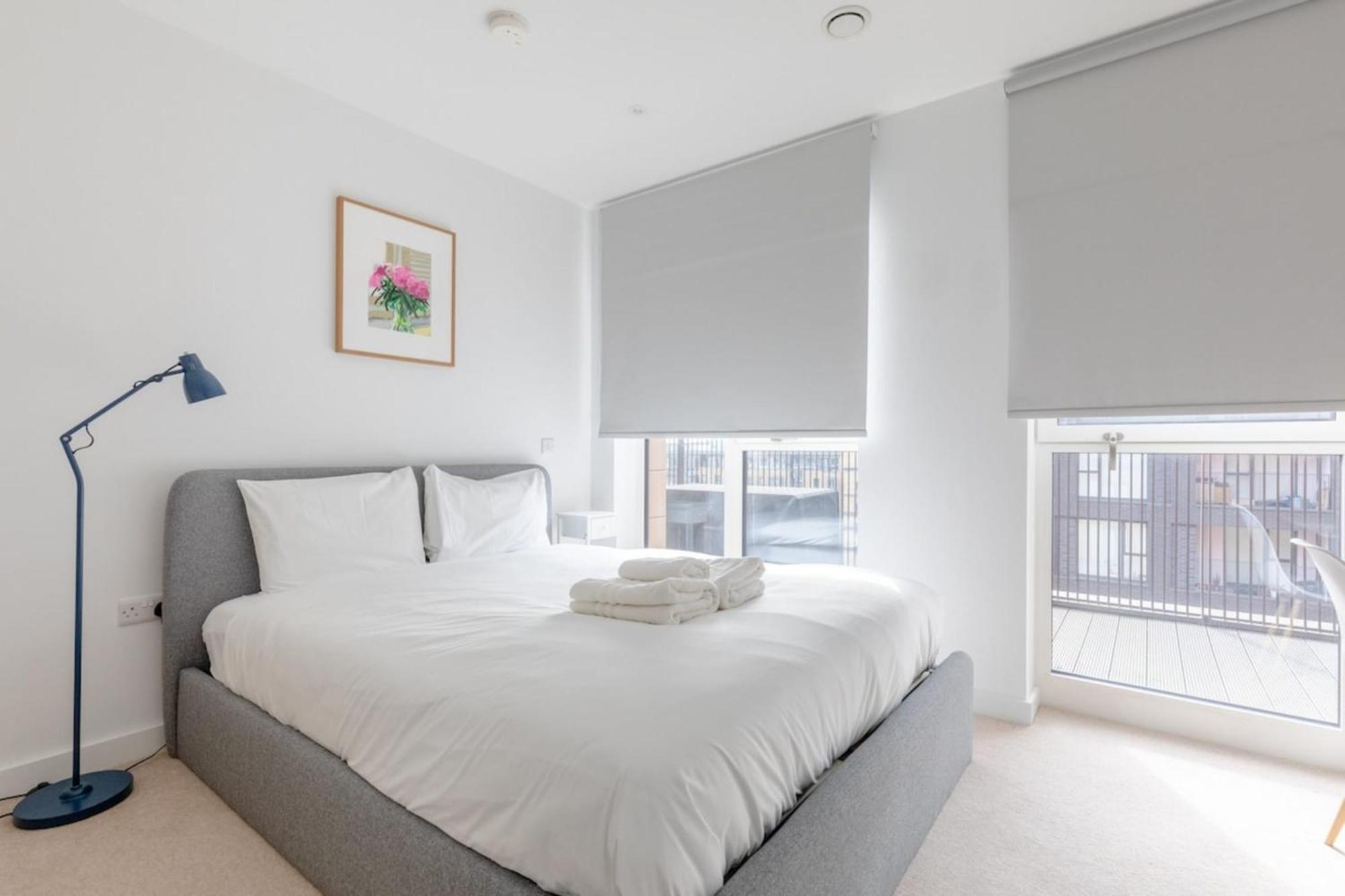 Stylish 2bd Oasis Wbalcony South East London! Apartment *