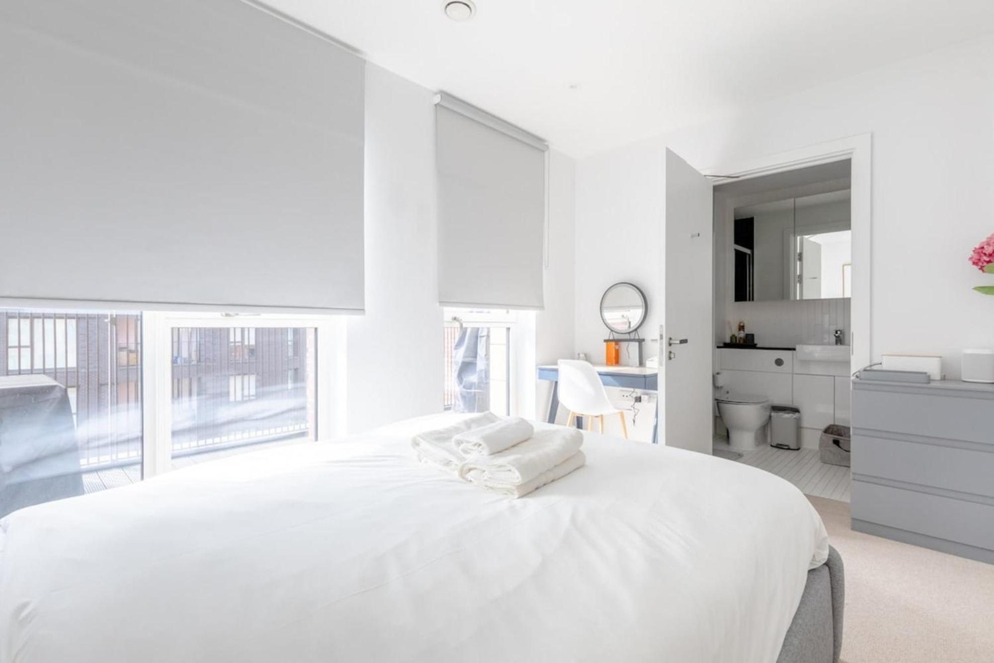 Stylish 2bd Oasis Wbalcony South East London! Apartment