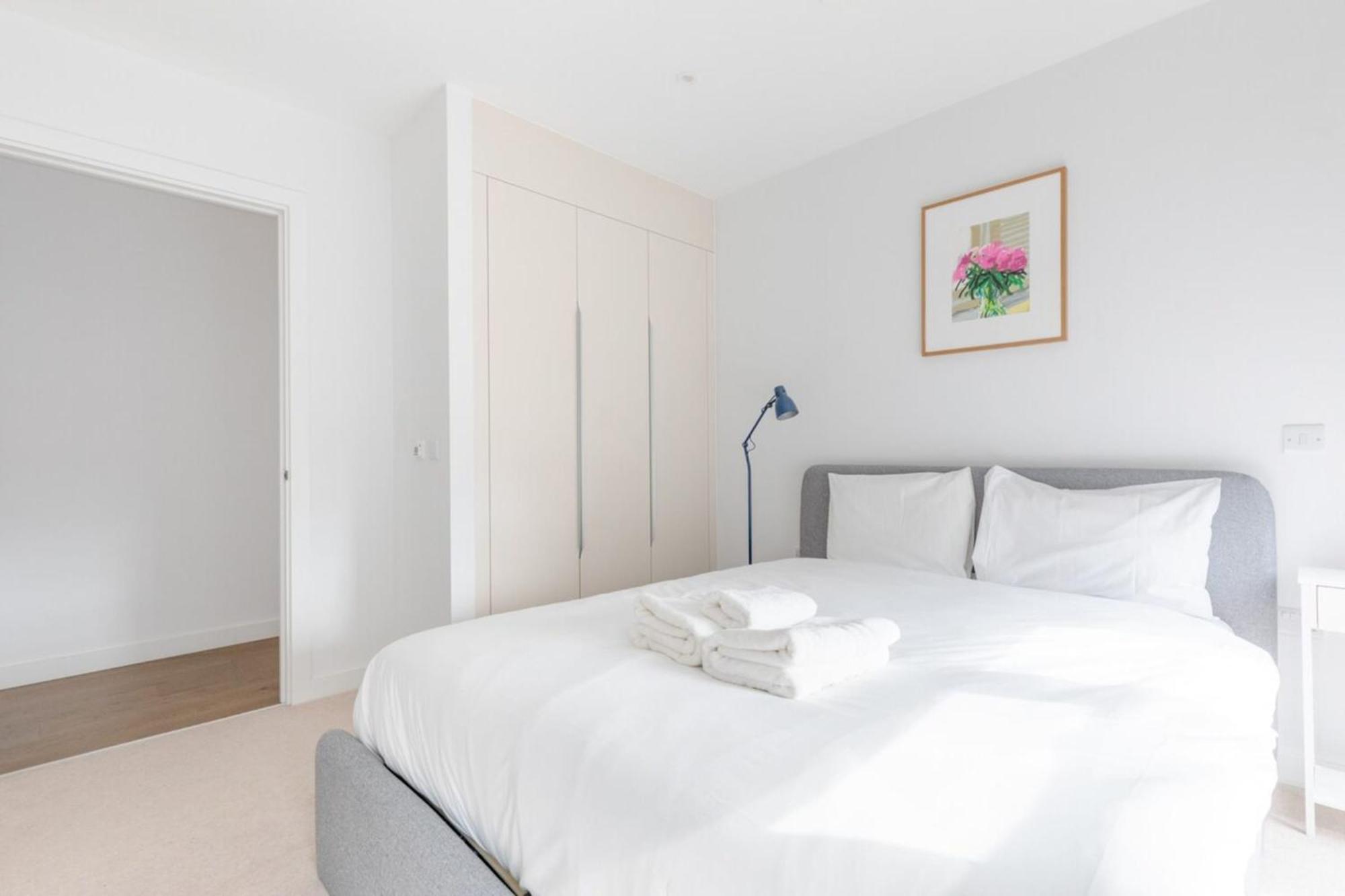 Stylish 2bd Oasis Wbalcony South East London! Apartment *