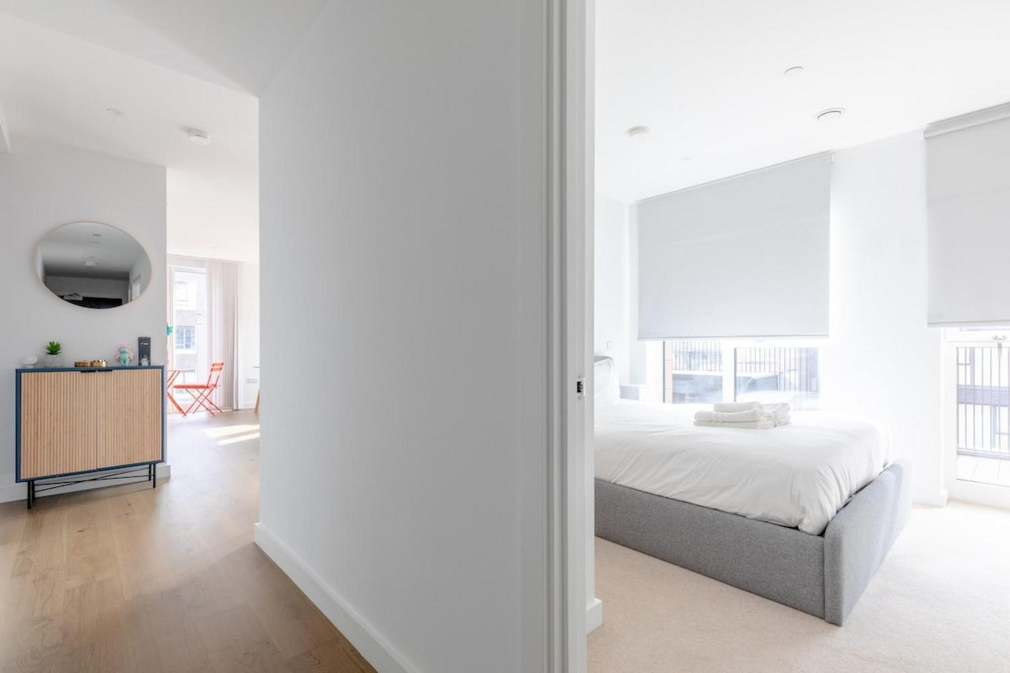 Stylish 2bd Oasis Wbalcony South East London! Apartment *