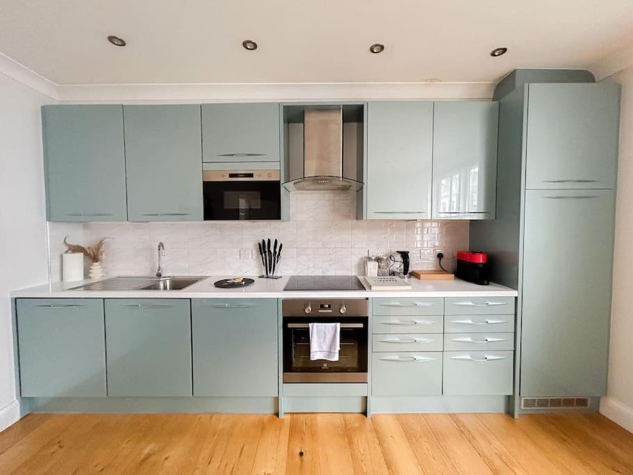 Charming One Bedroom Flat On Portobello Road * London