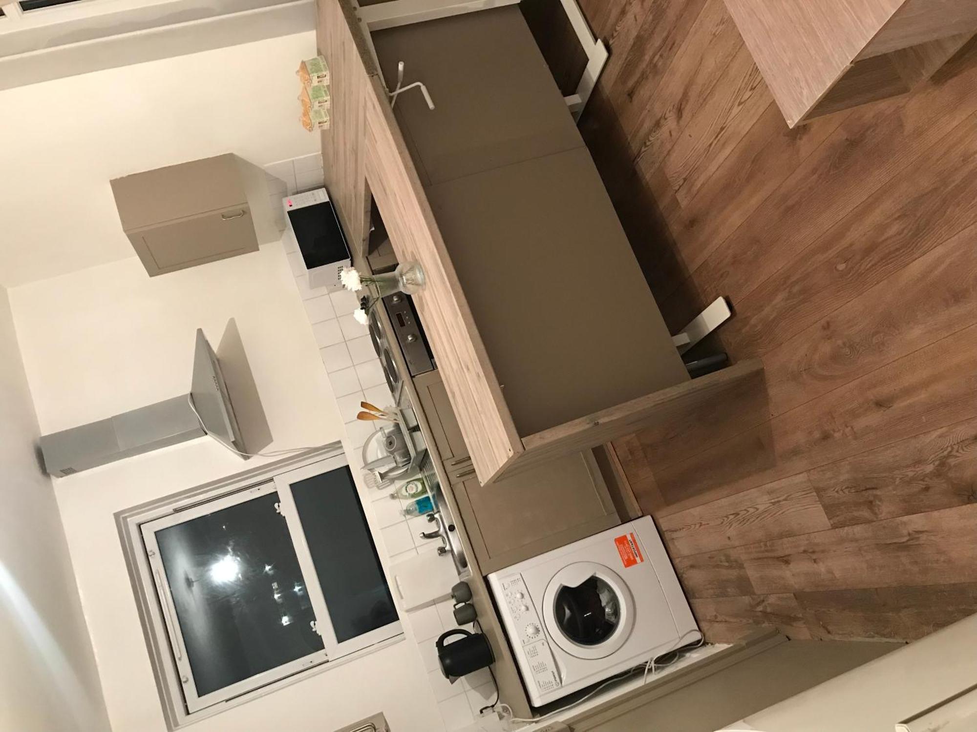 Apartment Charming 3-bed Flat In