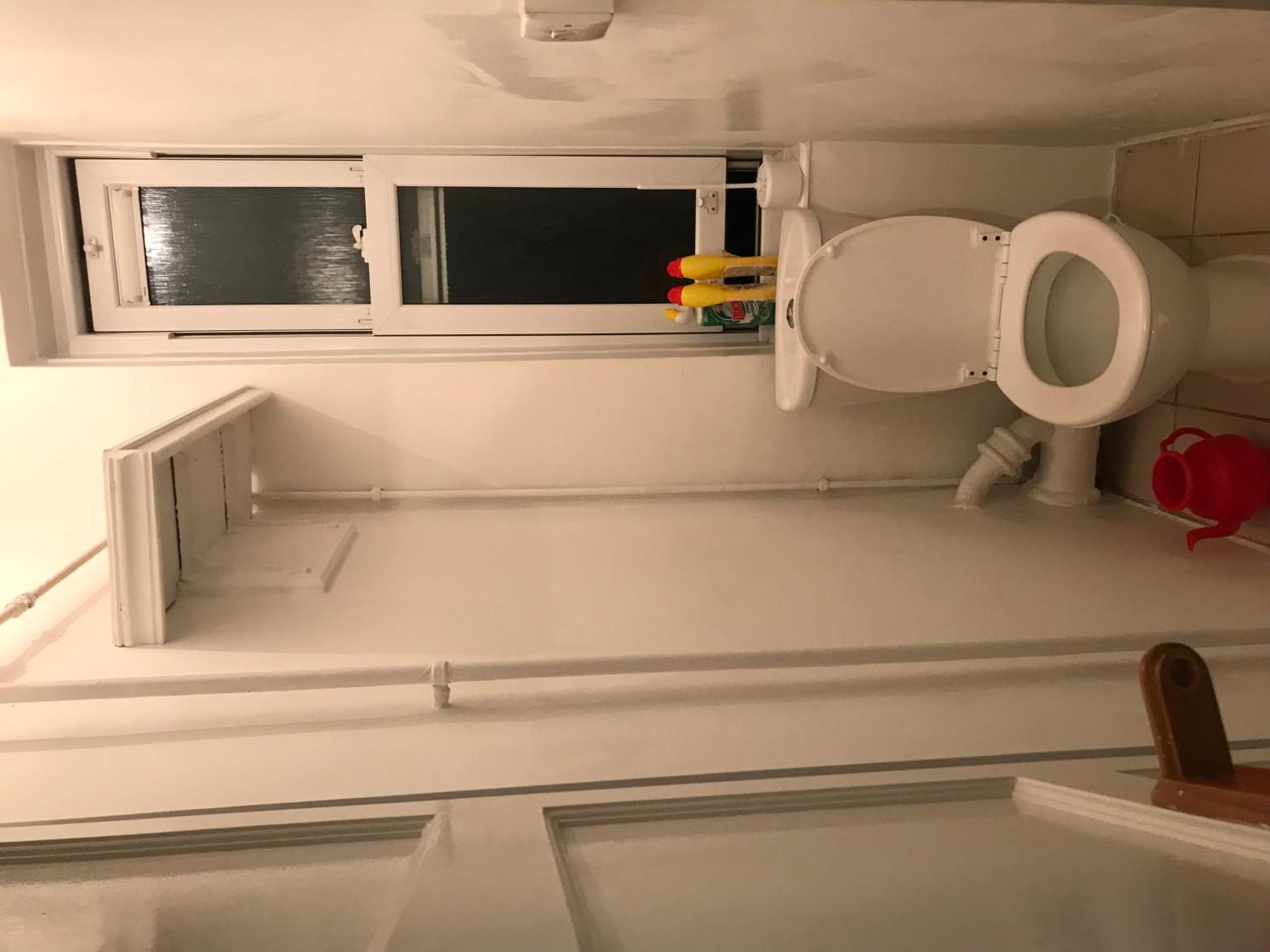 Charming 3-bed Flat In Apartment *