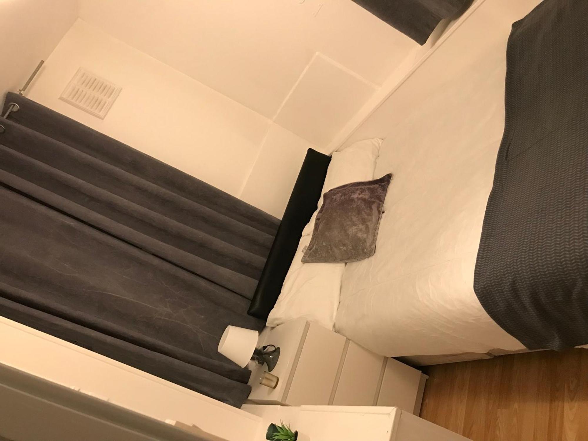 Apartment Charming 3-bed Flat In