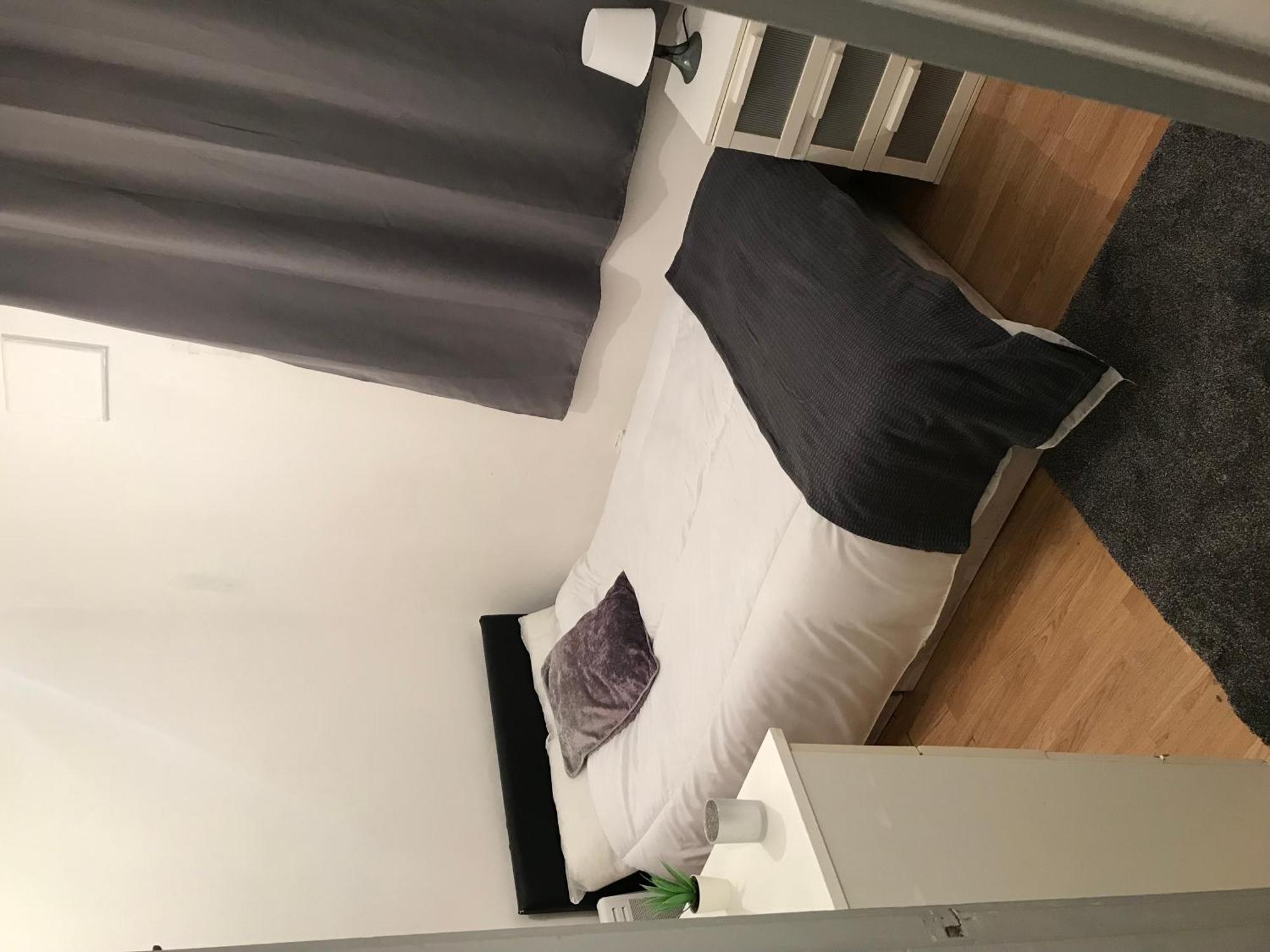 Charming 3-bed Flat In *