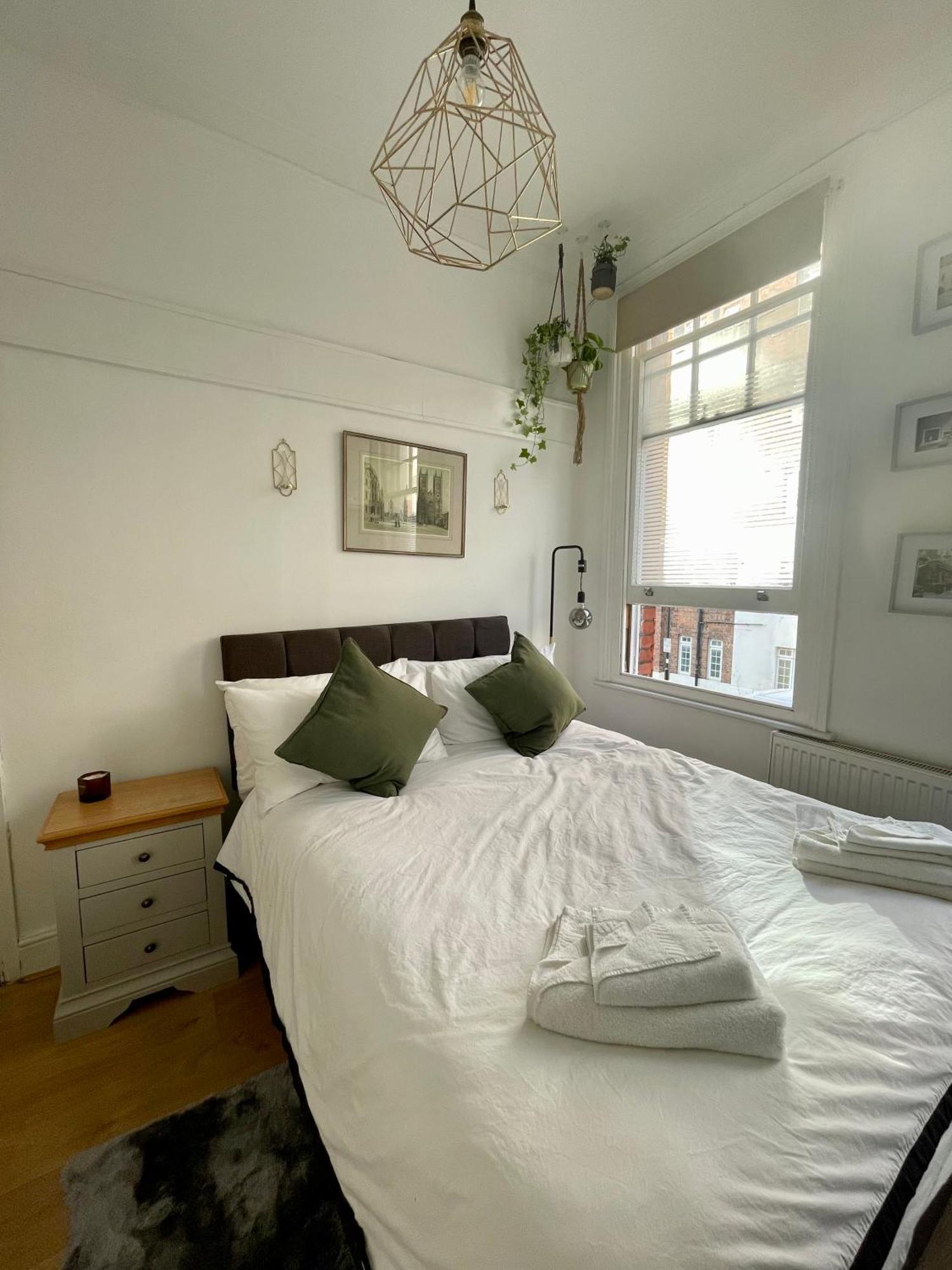 Modern Flat In Victorian West Kensington Mansion