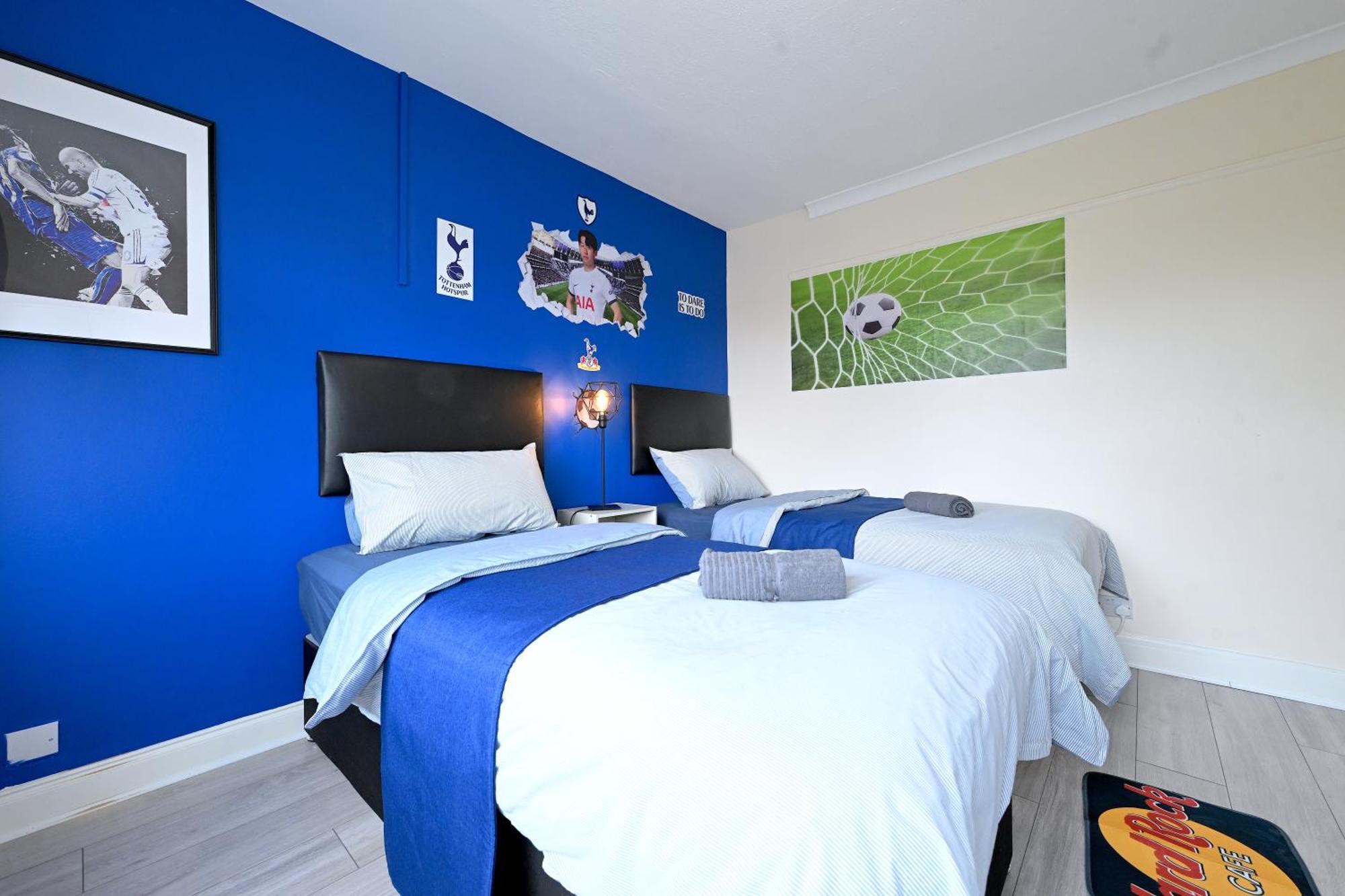 Spacious 5 Bedroom House Next To Tottenham Stadium Londen